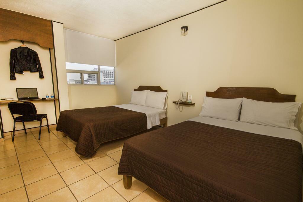 Hotel Mateos 1215 Leon Exterior photo